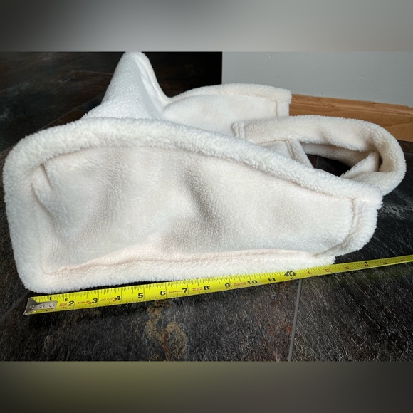 Virginia Wolf Stella cream color Sherpa fluffy large tote bag double handles. - Picture 13 of 14